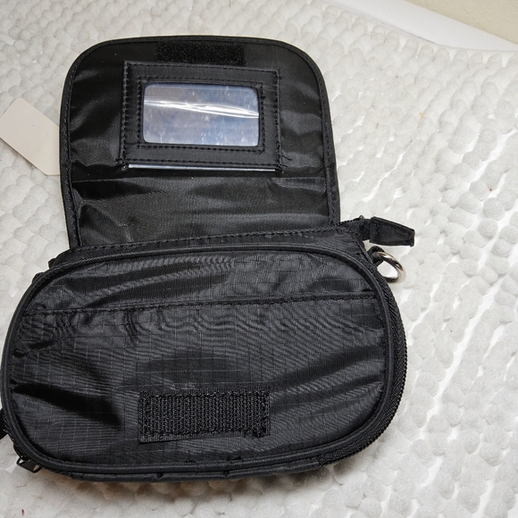 Black Crossbody with pink zipper pull charm - Picture 5 of 7